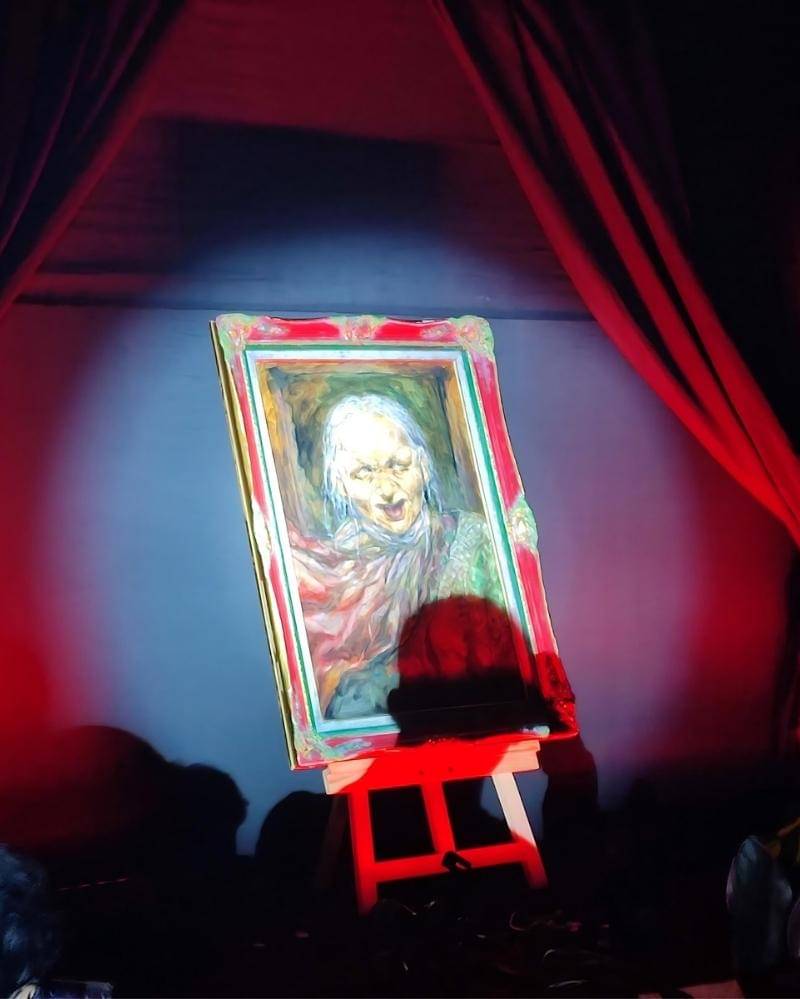 Potret lukisan Uwa Satirah, Kamis (04/07/2024), Epicentrum XXI, Jakarta Selatan. - Popmama.com/Erenzwei Ernawan